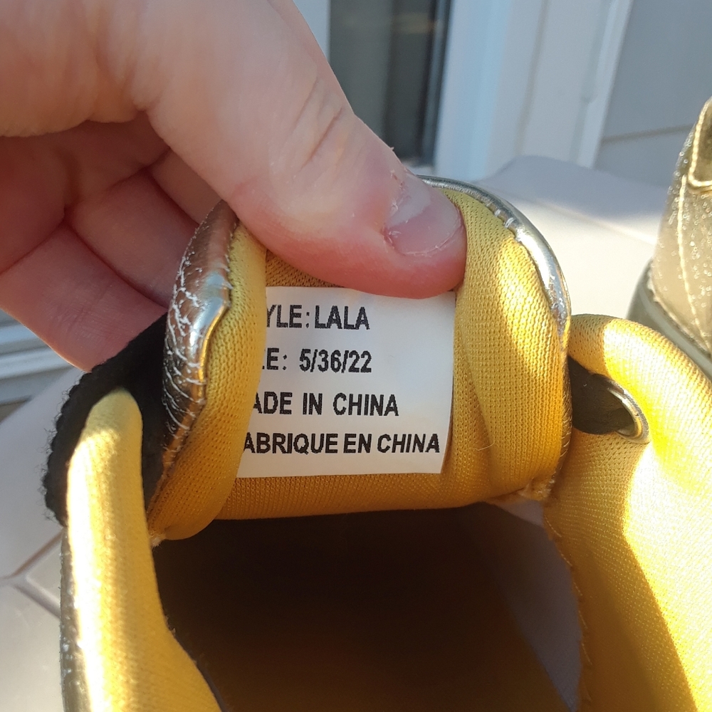 Shoes - Picture 2 of 7